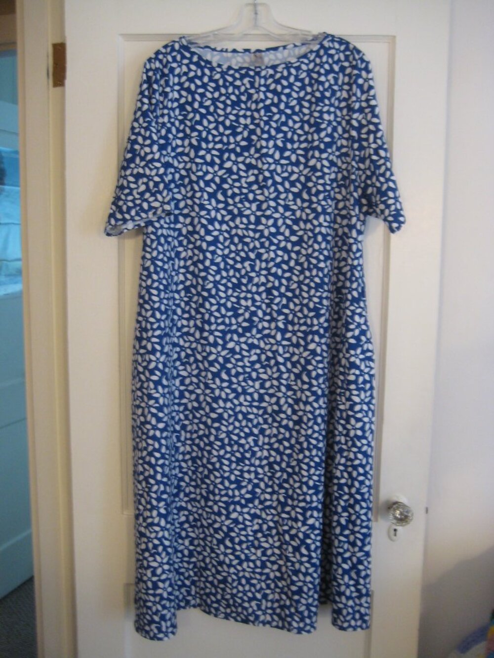 BLUE w/WHITE DOTS NORACORA 100% POLYESTER LADY'S MAXI DRESS CAFTAN SIZE XXL